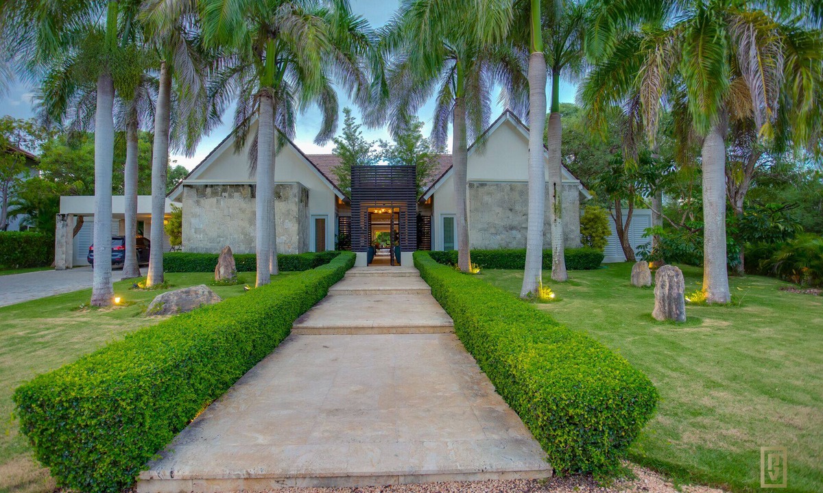 Punta Cana Villa | Luxury Villa in Cap Cana for 12 with Jacuzzi and big pool