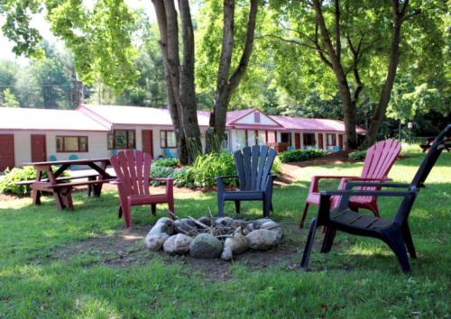Lake Luzerne-Hadley Hotel | Luzerne Court Motel