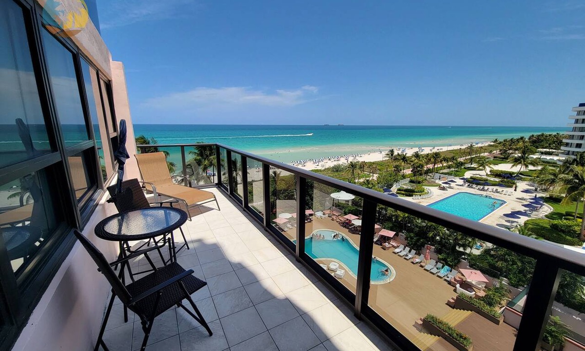 Mid Beach Apartment | Majestic Oceanfront 3 Bedroom Views Every Room Large Corner Apartment - 901