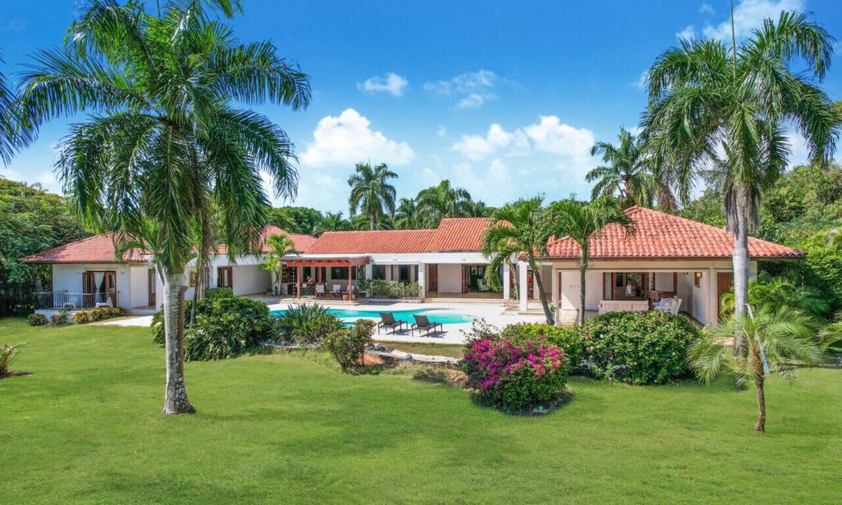 Casa de Campo Villa | Mangos 11A: Luxury retreat with pool, Jacuzzi, full staff & golf cart