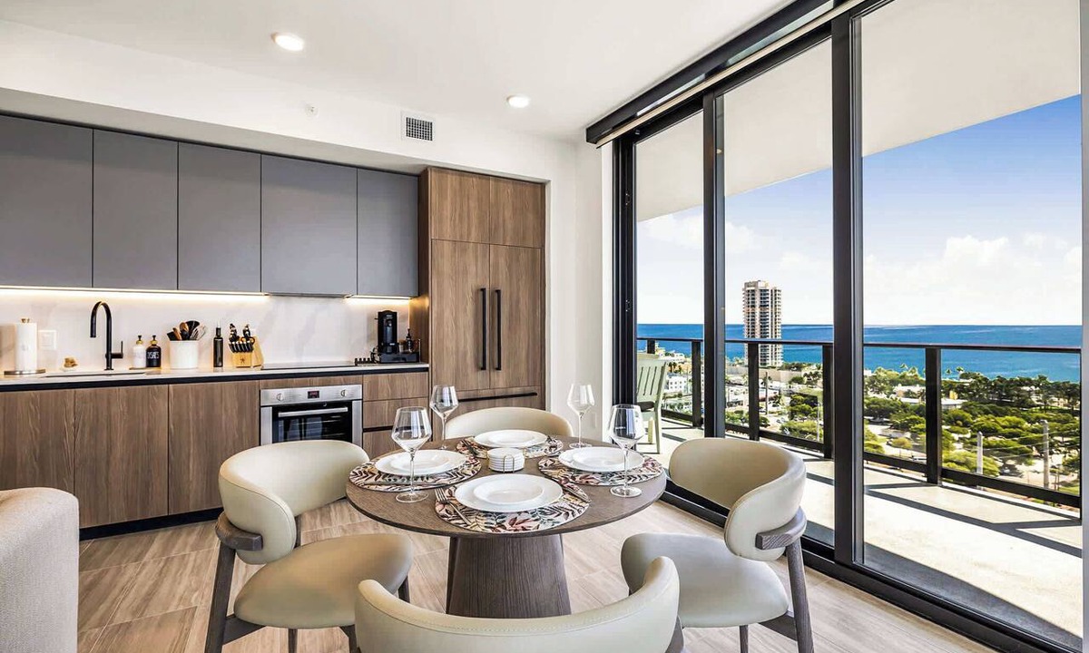 North Beach Apartment | Miami Beach Oceanfront 2BR | Beach Views | Pool