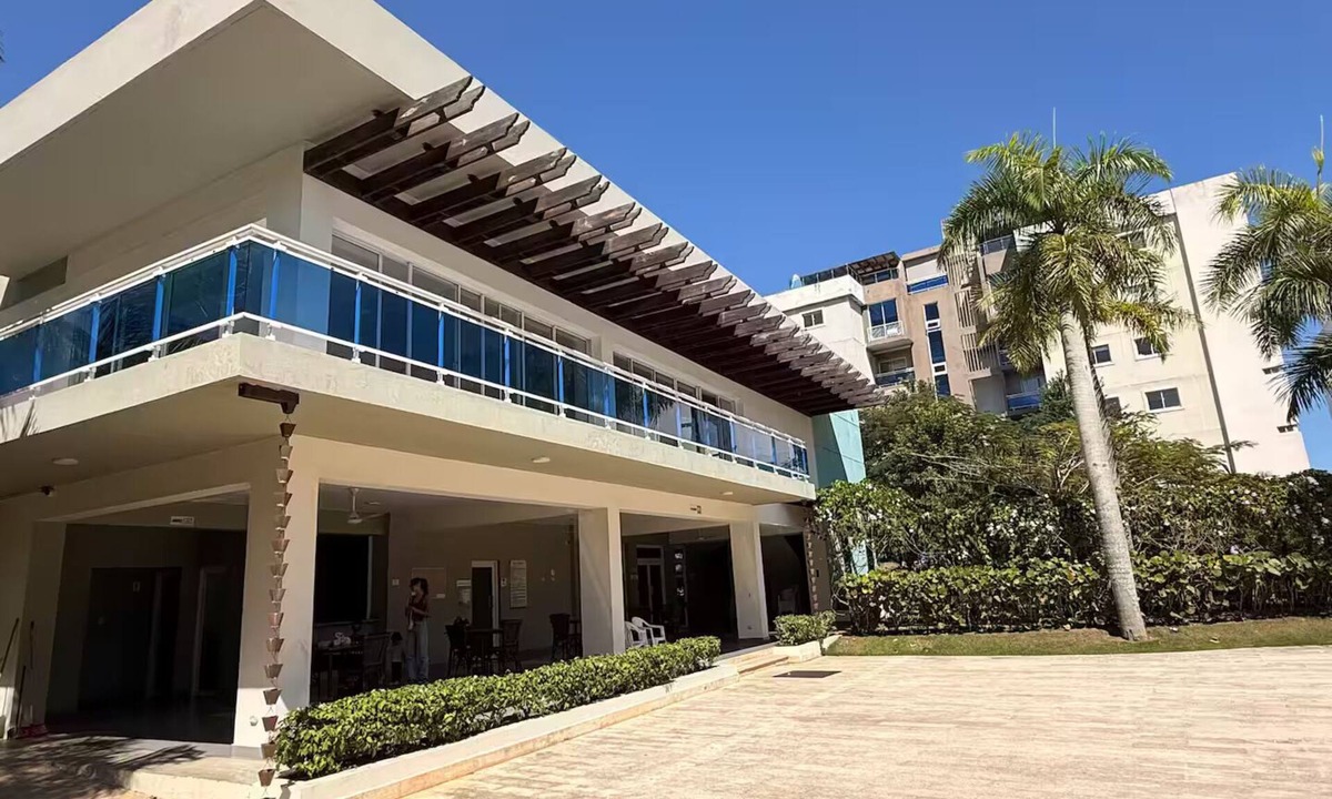 Punal Apartment | Modern penthouse with Jacuzzi near the airport