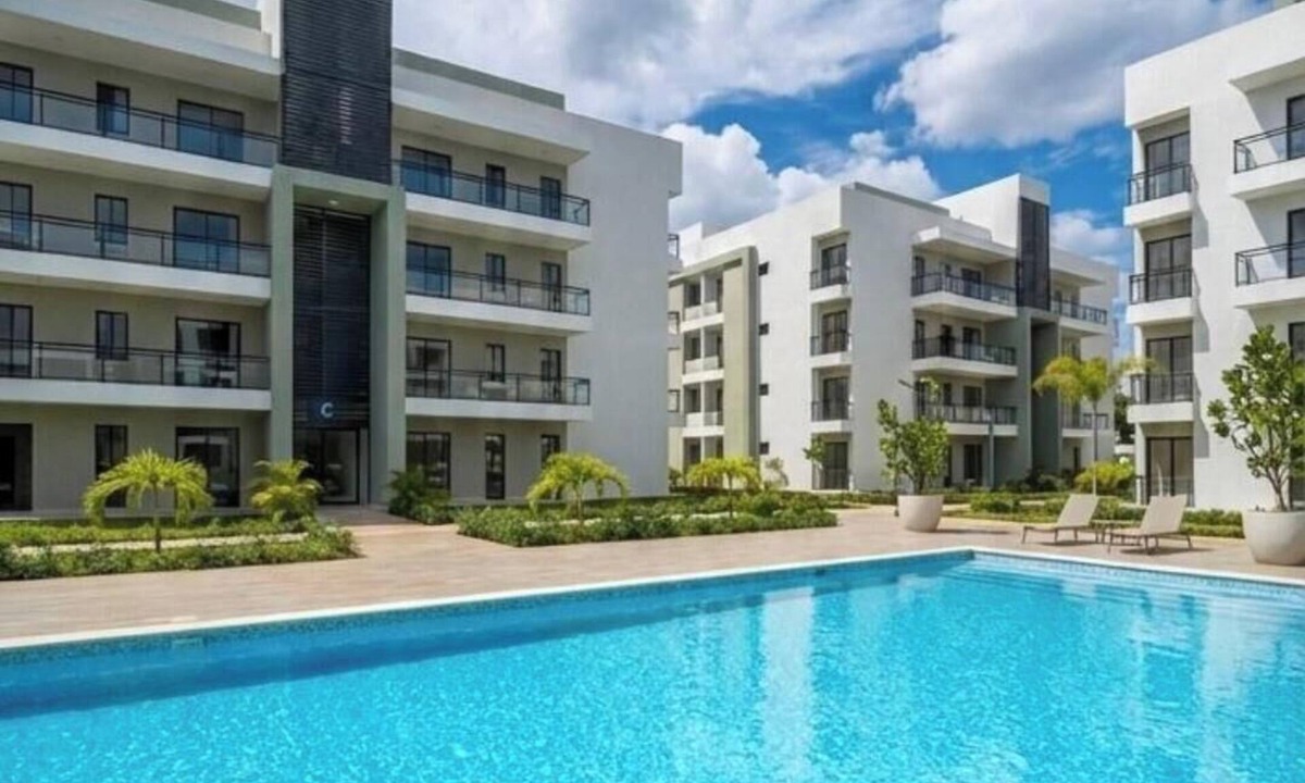 Villa Hermosa Apartment | Modern Family 3BR apt . Shared Pool . 15 minutes to the Beach