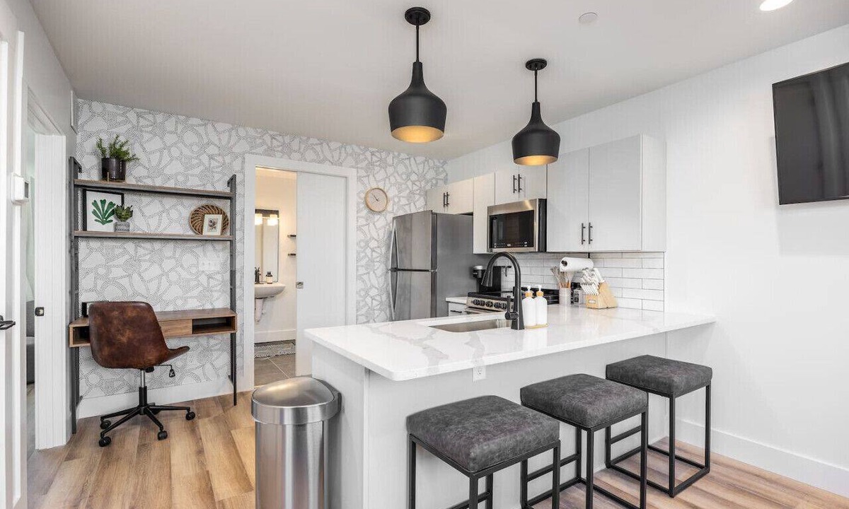 Hillsboro Village Condo | Multi-Condo Building Sleeps 58 with 7 Units, 15 Bedrooms, 22 Beds & Free Parking