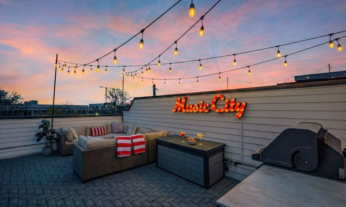 Nashville House | Nashvegas 13 Beds Rooftop Views Mins to Broadway