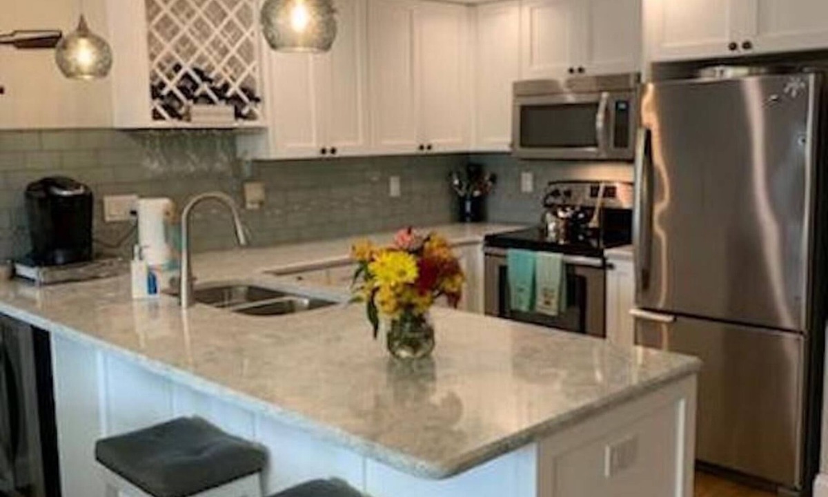 Bay Esplanade Condo | Newly Renovated kitchen, guest and master bathrooms