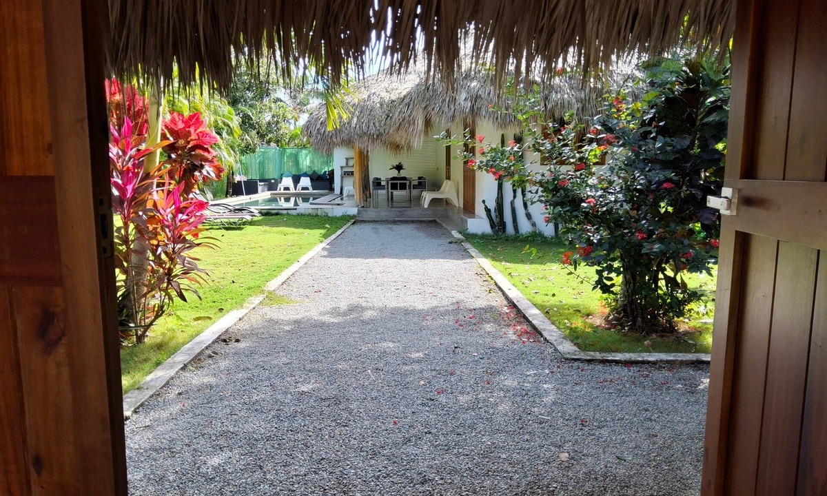 Las Terrenas House | Nomadas 5 bdrs villa with p/pool 2nd line to beach