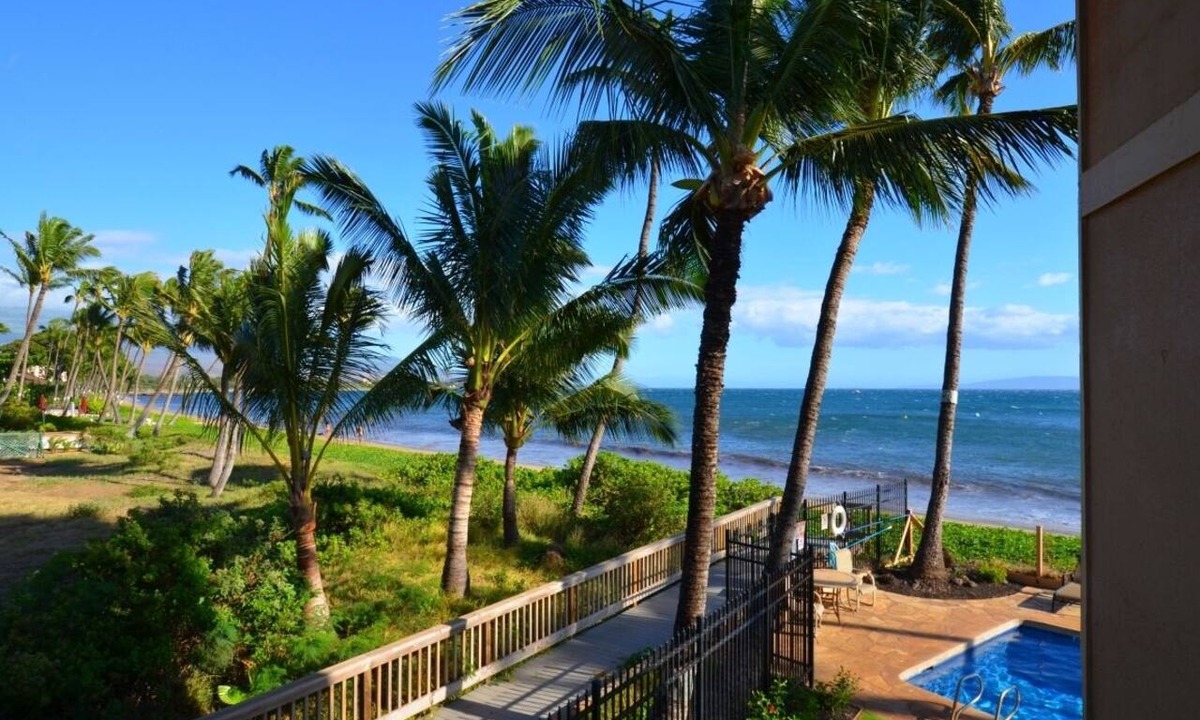 Kihei Condo | OCEANFRONT RESORT- Whale Season- 2 Bed/2 Bath Kihei Sands Beachfront Condo-B7