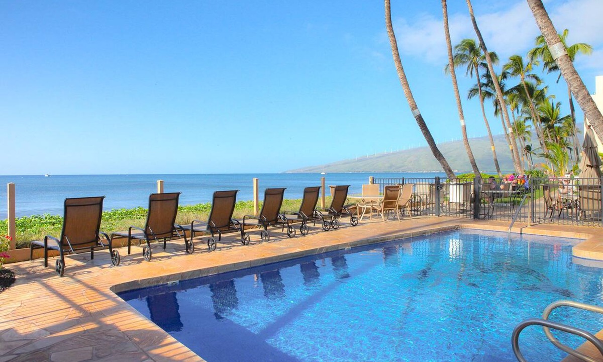 Kihei Condo | OCEANFRONT RESORT- WHALES+LOW WINTER RATES- Kihei Sands Beachfront Condo-B10