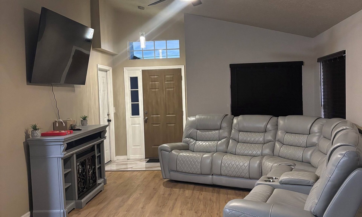Southwest Orlando House | Orlando Getaway 3/2 Close to Theme Parks