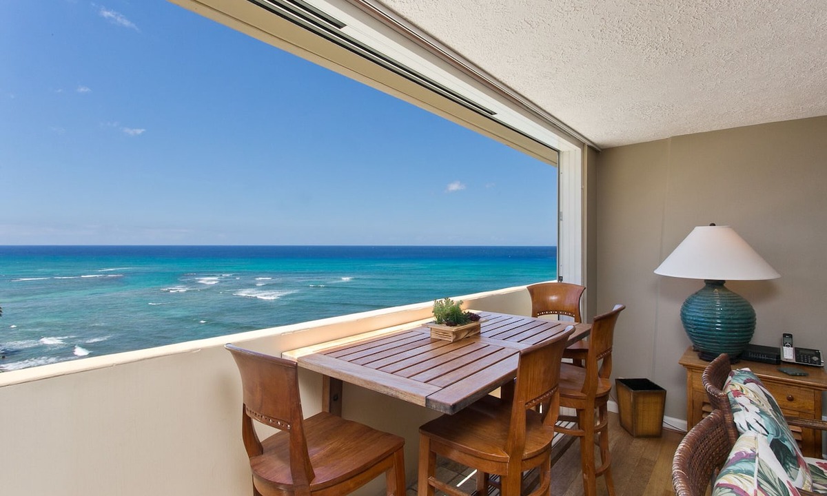 Diamond Head - Kapahulu - St. Louis Condo | Our Penthouse over the Pacific ☀ A true gem that sleeps 4 is lovingly cared for