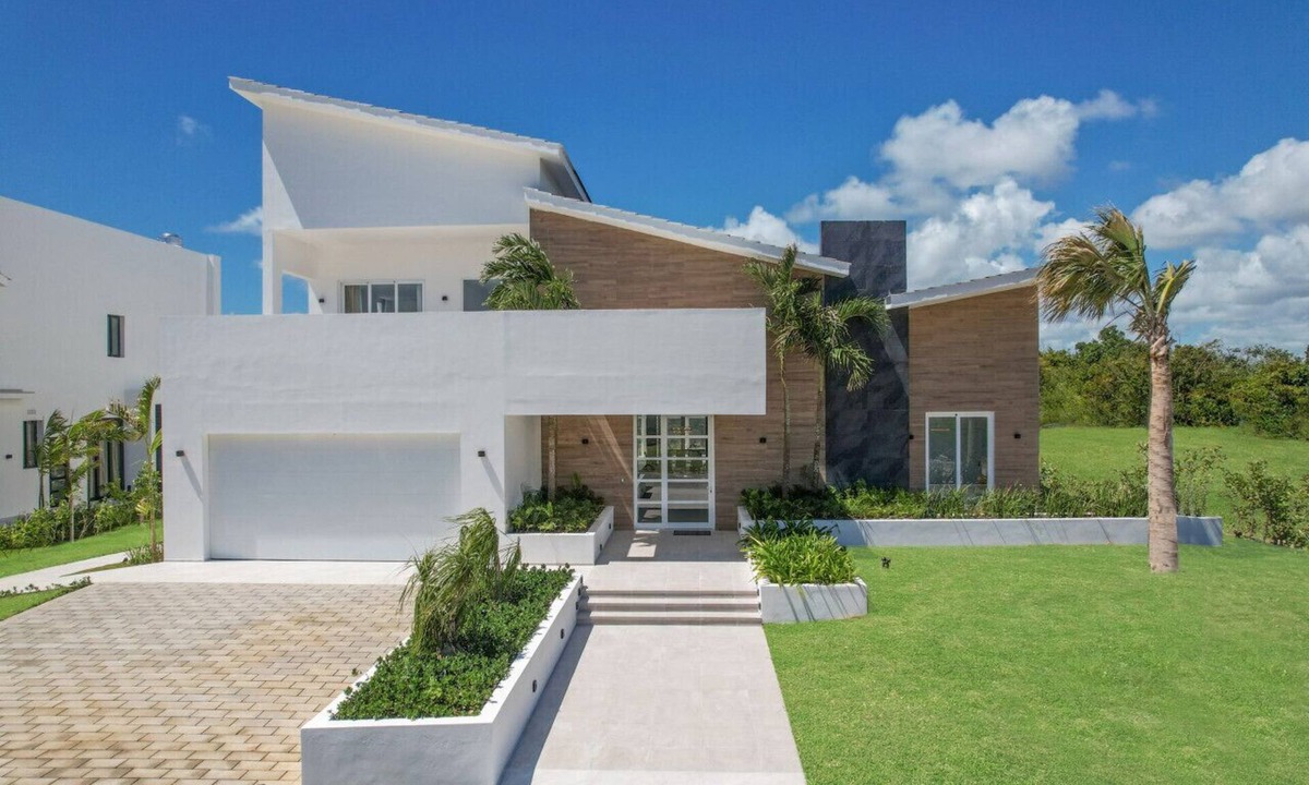 Punta Cana Villa | Palmas 15: NEW luxury villa w/screened-in pool, Jacuzzi, staff & golf cart
