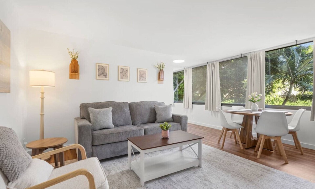 Pearl City Apartment | Pearl City Condo | AC Parking Full Kitchen