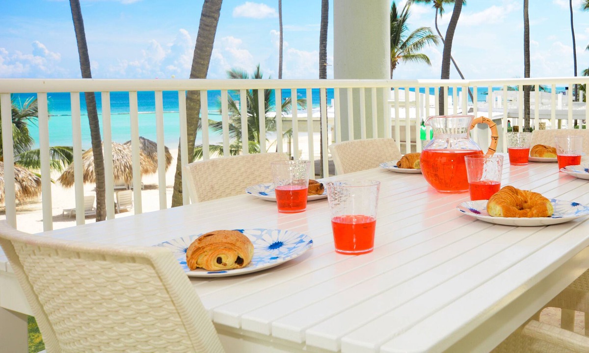 El Cortecito Condo | Playa Turquesa G-201 Premier Beachfront FRONTLINE Ocean View 100mbps Wifi