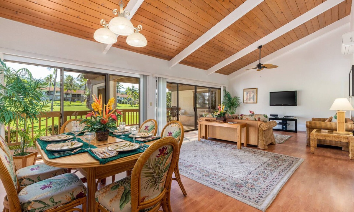 Kahaluu-Keauhou Condo | Resort Style Living A/C Walk to Shops