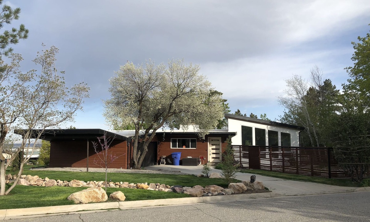 Olympus Cove House | Romantic Winter Escape with Mountain Views - Sleeps 4-6