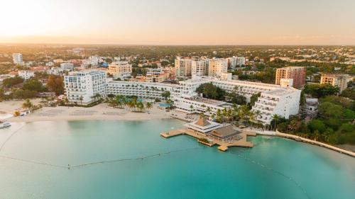 Boca Chica Resort | Santo Domingo Bay Convention Resort & Casino