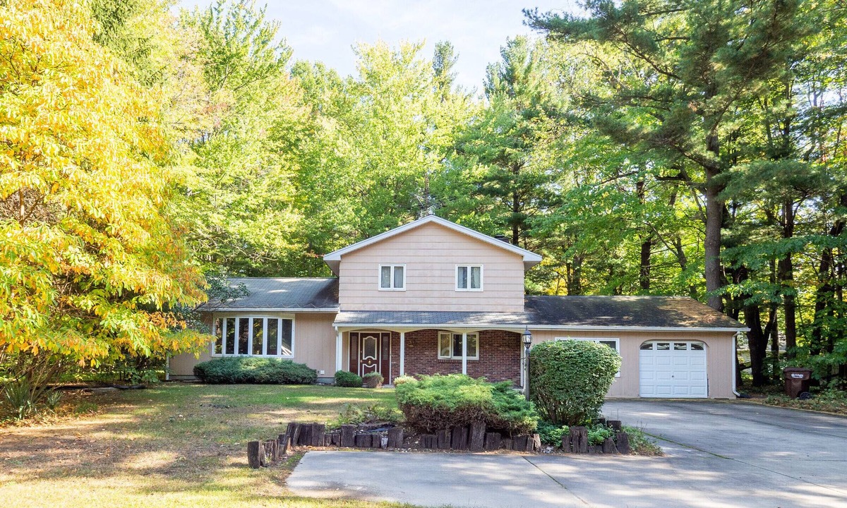 Shorewood-Tower Hills-Harbert House | SAWYER, Warren Dunes, New Buffalo, weko, beaches, wineries, breweries, St Joe,