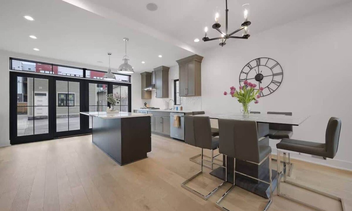 Italian Village House | Short North & Downtown & OSU | Near High Street | Free Parking | 5,800+ Reviews