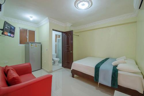 Corales del Sur House | Single Room with Queen Bed Near SDQ Airport Fast Wi-Fi