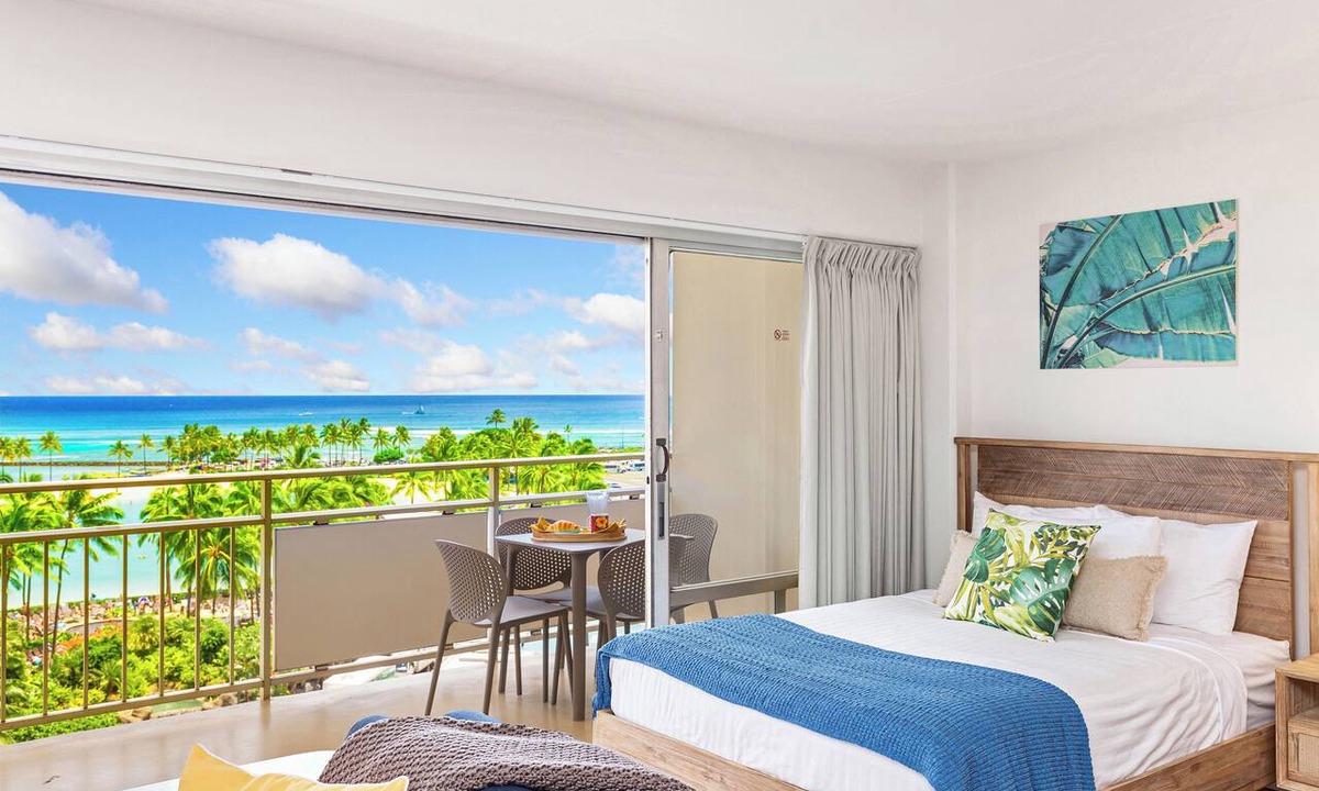 Waikiki Condo | Skyline-Lagoon and Fireworks Magic from the Ilikai w/Top-Tier Amenities
