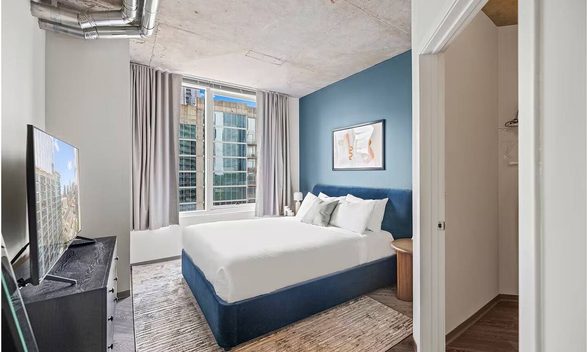 Sobro Apartment | SoBro Business Stay | Rooftop Views Close to Bridgestone & Symphony
