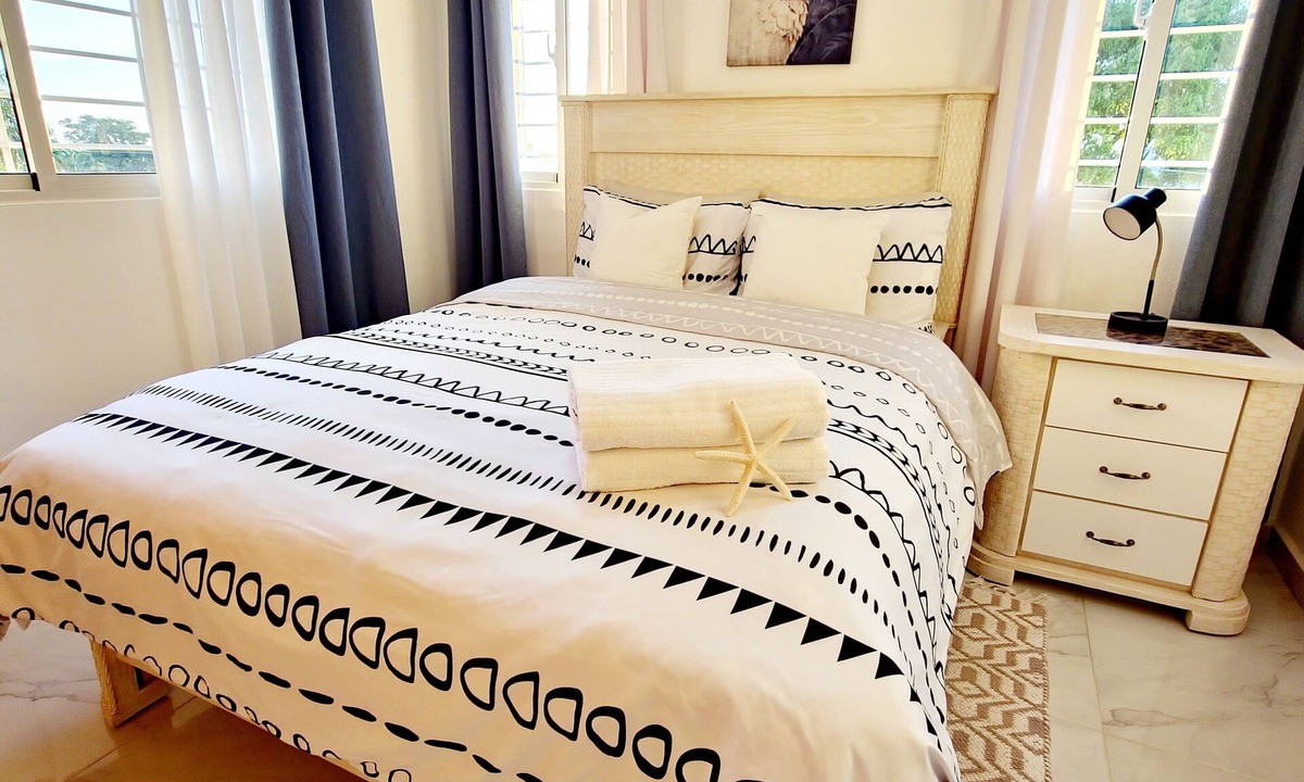 Barrio Las Yaguitas Apartment | Spacious, mountains views, A/C FREE parking, FREE wifi and Hot water.