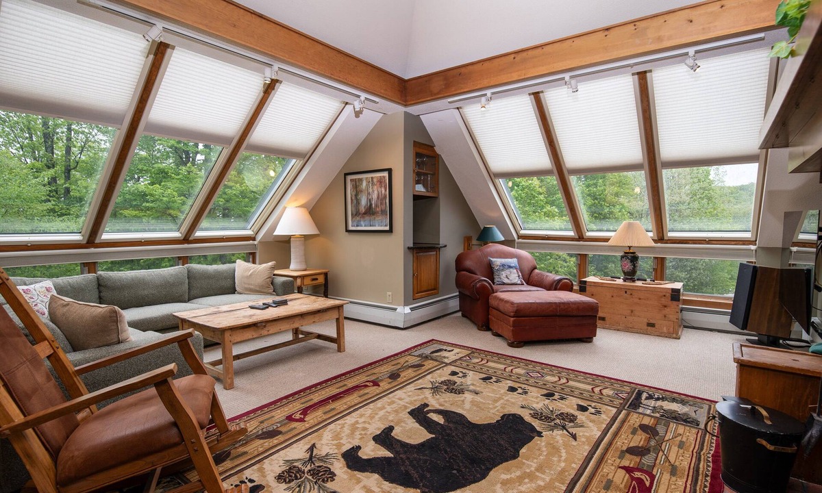 Killington Condo | Sunrise Bear Ridge: 4BR, 3BA Ski In/Ski Out Condo