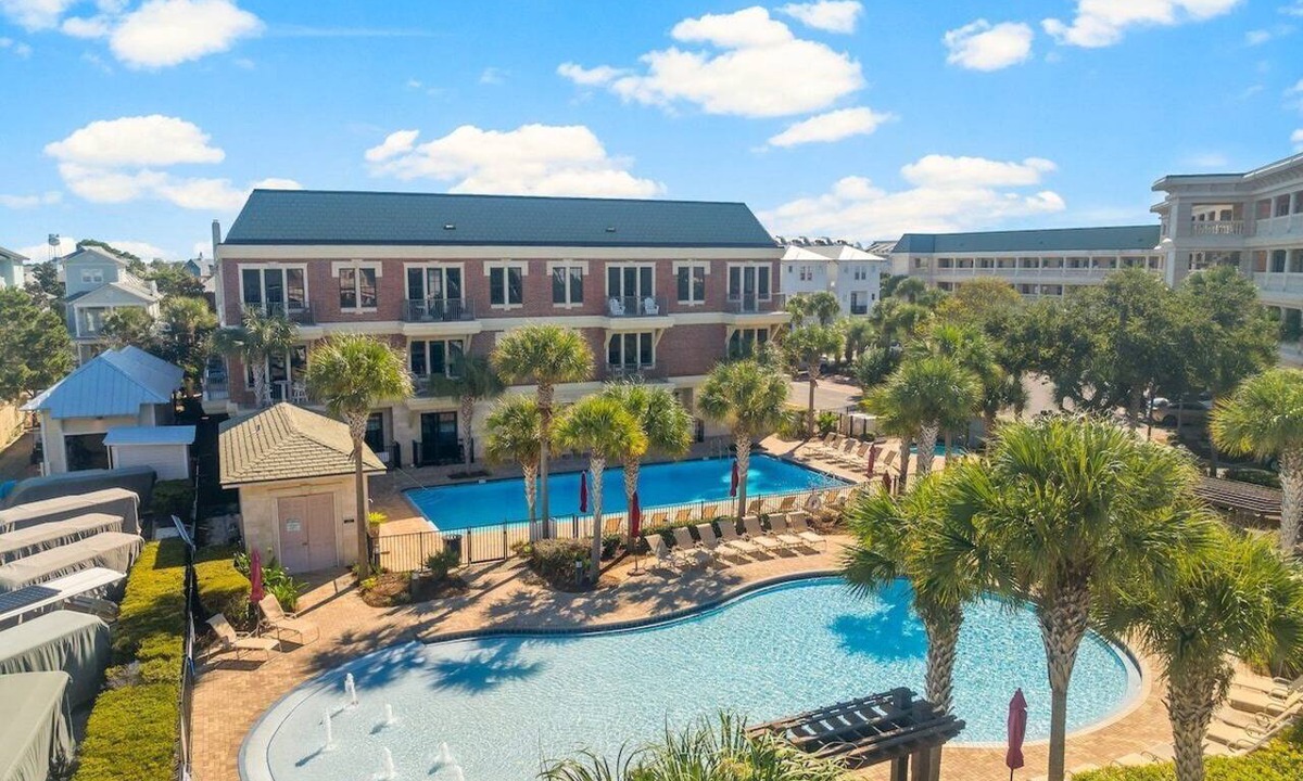Seacrest Beach Condo | The Holland House 331–Spacious Condo–Sleeps 8