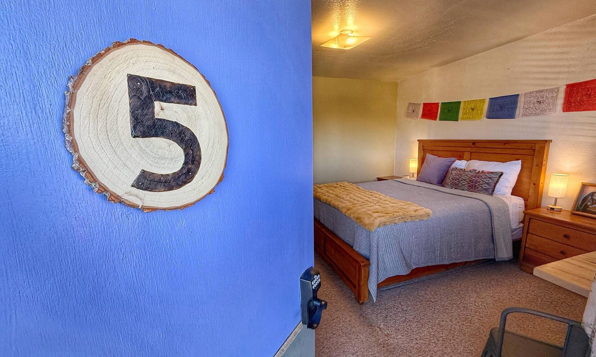 Bluff Hotel | The Mokee Motel (Room 5)