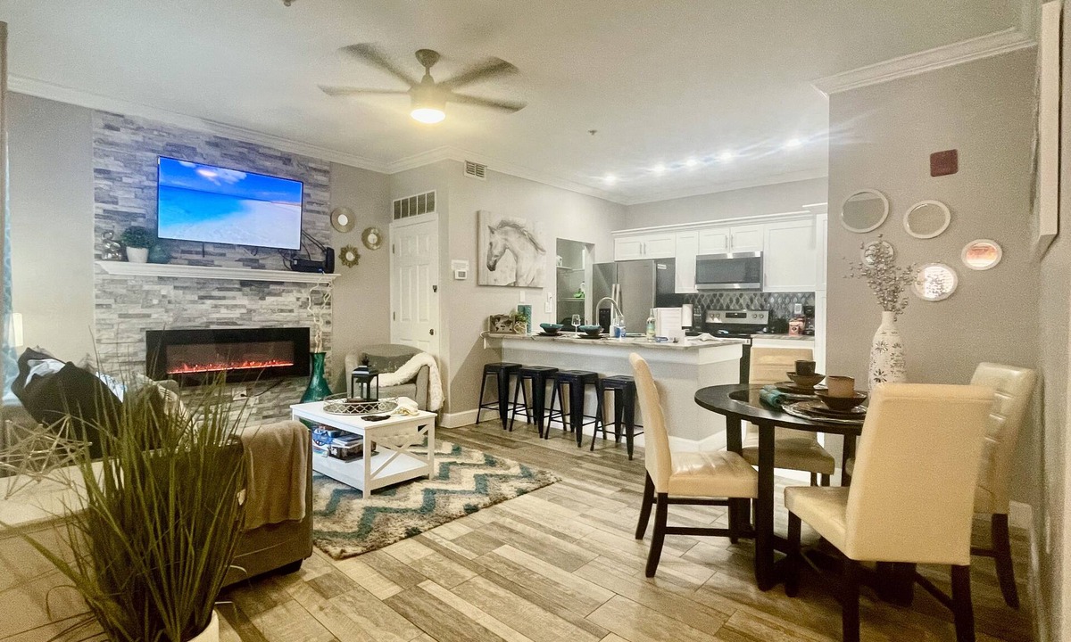 Seminole Condo | UPDATED REMODELED CONDO- NO STAIRS 3 MILES TO THE BEACH! PETS ok! HEATED POOL !