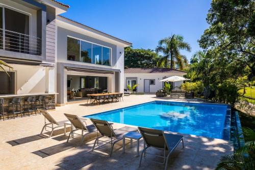 Urbanizacion Tavarez Villa | Villa Collie Luxury Retreat7 King Master BRMaid