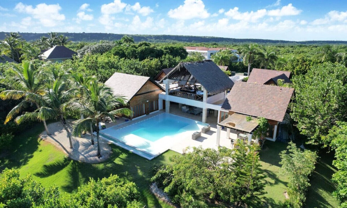Yarary - Cap Cana Villa | Villa Monica: Private retreat near golf w/staff, pool & golf cart