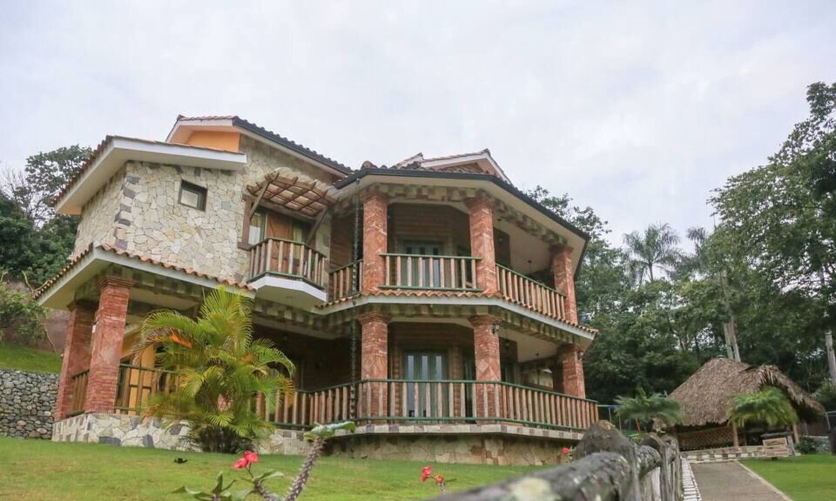 Las Guazaras Villa | Villa Palmera with Air Conditioning - Jarabacoa RD