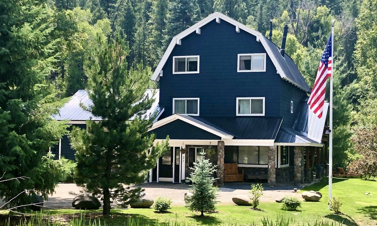 San Juan River Village House | VRP-25-0446 -Closest 4-bedroom riverfront to Wolf Creek Resort