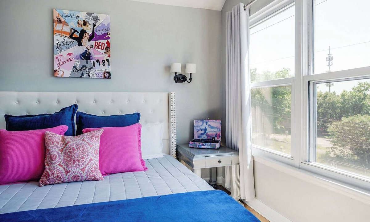 Rutledge Hill Condo | Walk to Broadway! Free Parking! 2nd Ave
