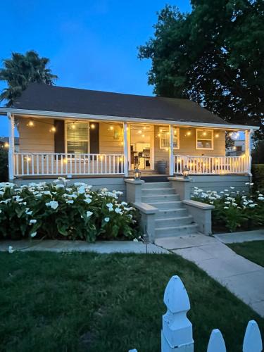 Pleasanton House | Walk to Downtown | Workspace + Pet Friendly