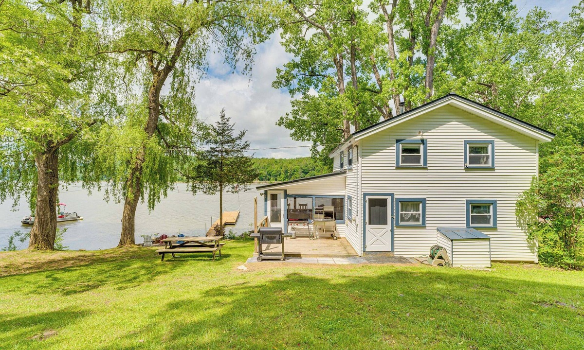 Fair Haven Cottage | Waterfront Home on Lake Champlain w/Dock & Kayaks