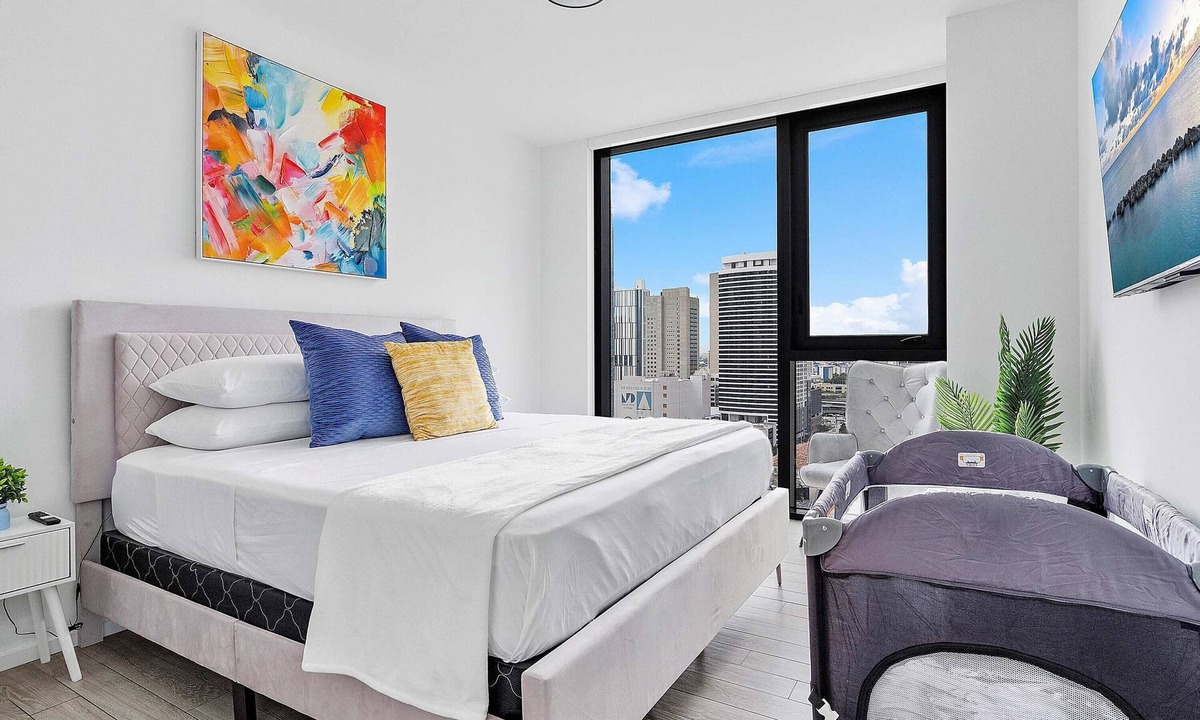 Downtown Miami Apartment | X Lounge-Contemporary Corner Residence