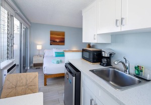 ALOHA-WAIKIKI OCEAN VIEW LIVING 11