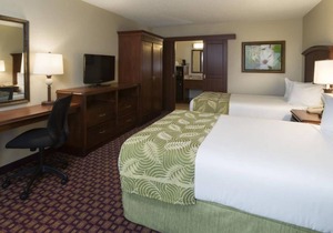 Disney is Calling! 2 Family-Friendly Units, Free Parking, Near Pointe Orlando