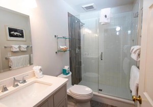 Modern & Updated Winterplace 3Br- Sleeps 12 condo