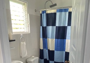 Suite 5: Deluxe One Bedroom 1 Block to Beach