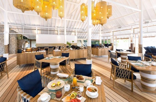 Cocoa Island Resort | 590 m² Resort ∙ 3 bedrooms ∙ 127 guests