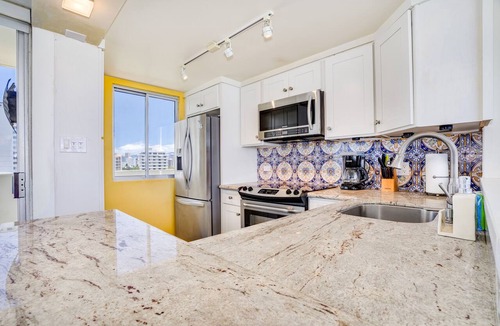 Diamond Head - Kapahulu - St. Louis Condo | 10th Floor Oceanfront🕊'Piece of Heaven'🕊for your Honolulu vacation