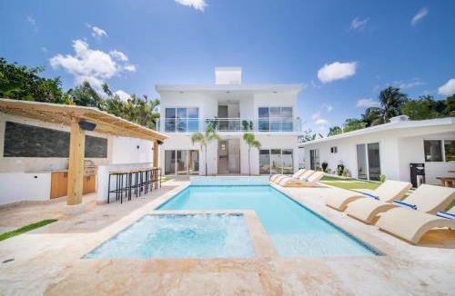 Urbanizacion Tavarez Villa | 14 Bedroom Villa 2 mins from Sosua