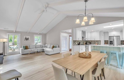 Heritage Woods House | 14 E. Garrison Place - Sea Pines - Walk to Beach