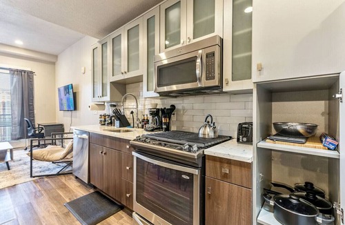 Downtown Salt Lake City Apartment | 1min Delta+Salt Palace |King Bed |Gym