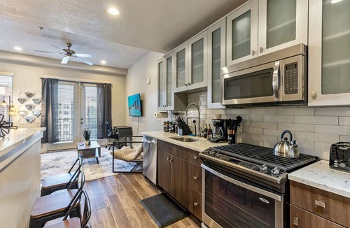 Downtown Salt Lake City Apartment | 1min Delta+Salt Palace |King Bed |Gym