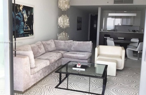 City Center Apartment | 2 Bedroom Apartment 326686 by Houzlet